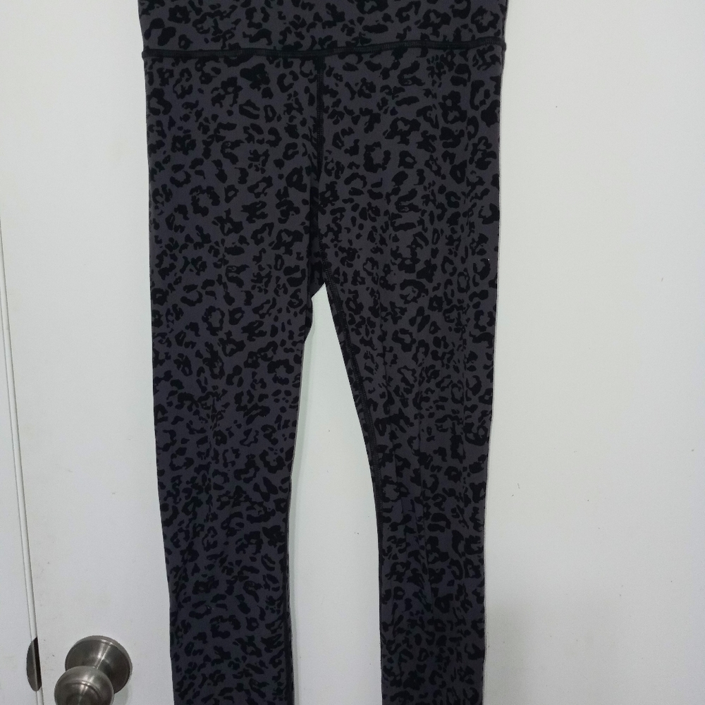 Athleta Gray and black leopard print Athletic/ Yoga Leggings size